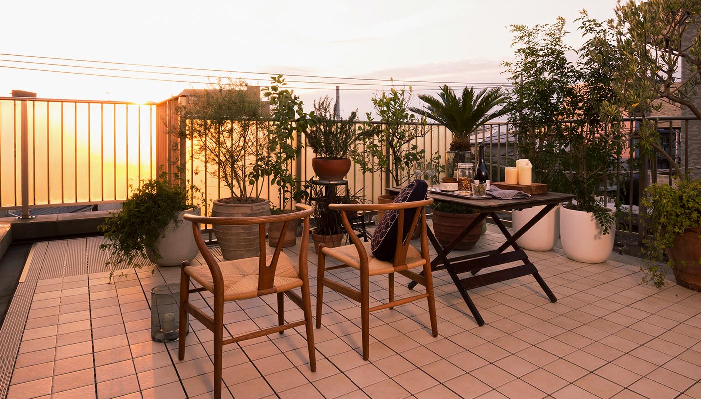 楽しみは夕陽と二人だけのハッピーアワー。