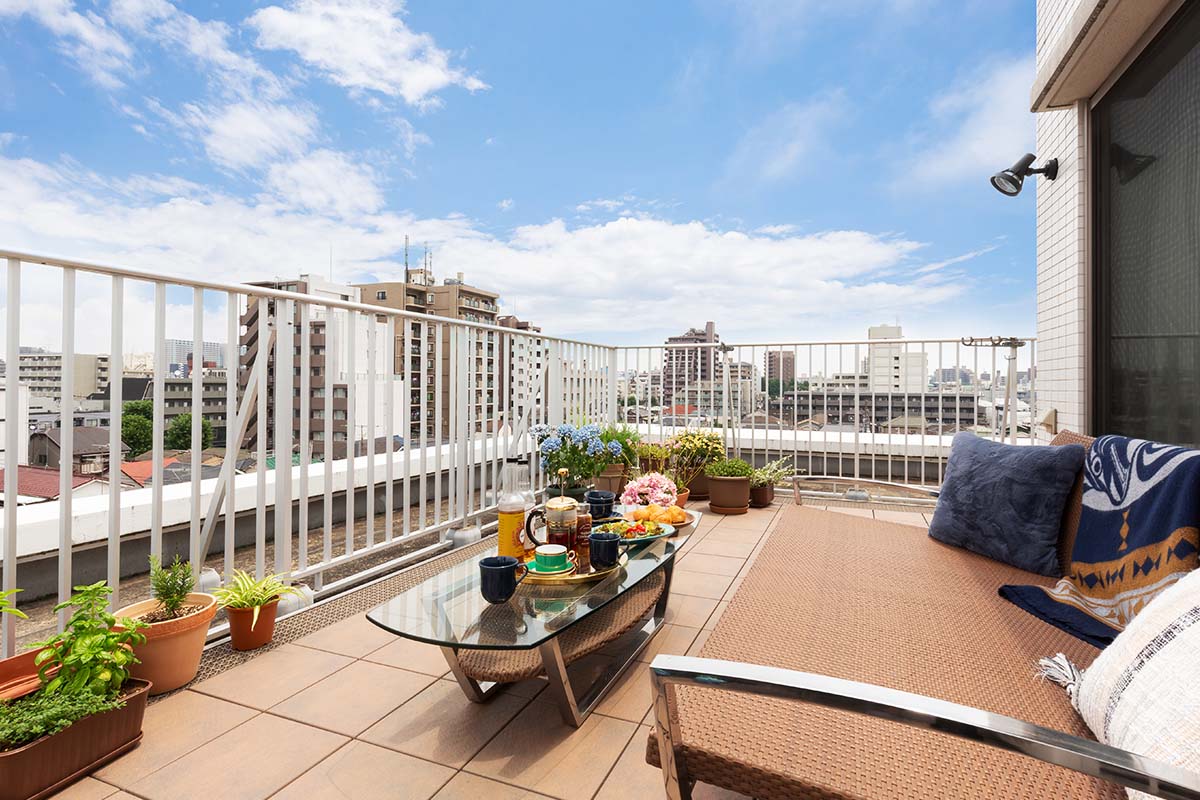 都会でも庭のある戸建て住宅のような楽しみ方ができる