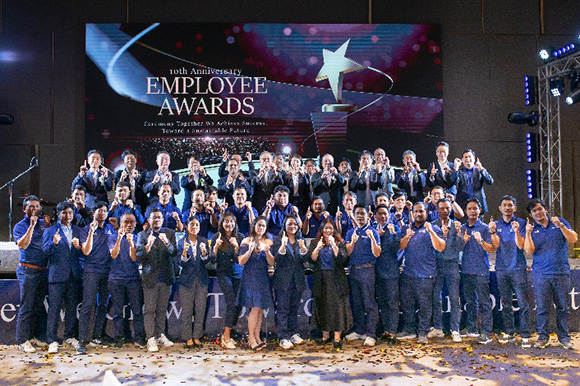 タイの第2工場の竣工式_勤続10年の従業員表彰