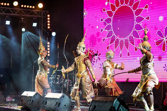 タイの第2工場の竣工式_タイ伝統のパフォーマンス