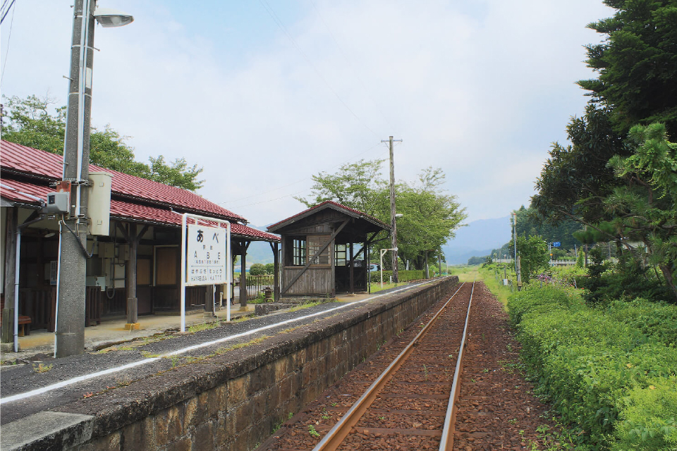歴史的な鉄道景観を形成している安部駅のプラットホーム